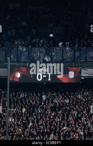 Rotterdam, Paesi Bassi. 2 ottobre 2025. Rotterdam - il punteggio ottenuto durante la seconda partita della UEFA Europa League 2025/2026. La partita è ambientata tra il Feyenoord Rotterdam e l'Aston Villa F.C. allo Stadion Feijenoord De Kuip il 2 ottobre 2025 a Rotterdam, nei Paesi Bassi. Credito: Foto Box to Box/Alamy Live News Foto Stock