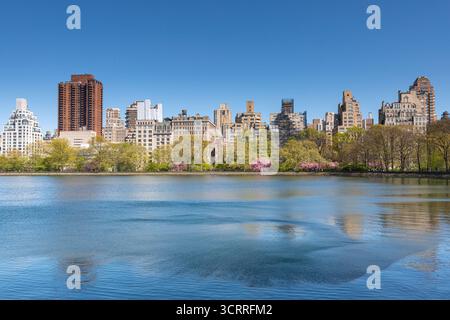 Lago Jackie Onassis in primavera, Central Park, New York Foto Stock