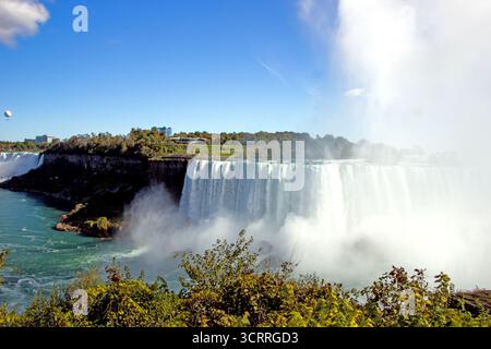 Splendide cascate del Niagara viste dal lato canadese Foto Stock