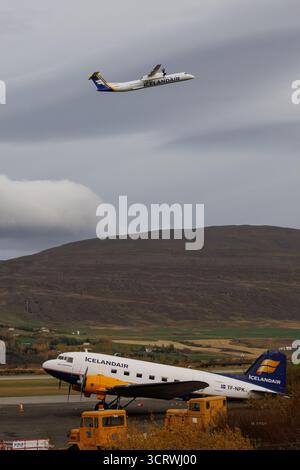 Icelandair DC-3 jet all'Aeroporto di Akureyri Foto Stock