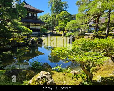 Ginkaku-ji, conosciuto anche come il Padiglione d'Argento, un tempio Zen situato a Kyoto, in Giappone. Foto Stock