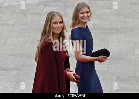 Lussemburgo, Lussemburgo. 3 ottobre 2025. Folla la Principessa Caterina Amalia dei Paesi Bassi e la Principessa ereditaria Elisabetta raffigurata durante l'abdicazione del Granduca Enrico e il giuramento del Granduca Guillaume di Lussemburgo, nel Palazzo reale di Lussemburgo, nel Granducato di Lussemburgo, venerdì 03 ottobre 2025. BELGA PHOTO ERIC LALMAND credito: Belga News Agency/Alamy Live News Foto Stock