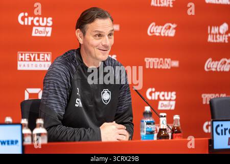 Anversa, Belgio. 3 ottobre 2025. L'allenatore di Anversa Stef Wils, nella foto, durante una conferenza stampa della squadra di calcio belga Royal Antwerp FC, venerdì 03 ottobre 2025 ad Anversa. Durante questa conferenza stampa, il club discuterà la partita contro il Cercle Brugge. BELGA FOTO ZENO DRUYTS credito: Belga News Agency/Alamy Live News Foto Stock