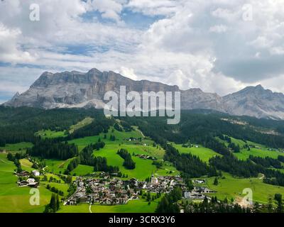 Piz de Pares Val badia Dolomiti Italia panorama paesaggio Foto Stock