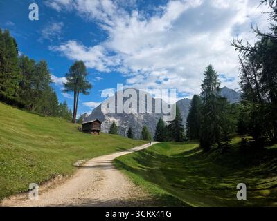 Piz de Pares Val badia Dolomiti Italia panorama paesaggio Foto Stock