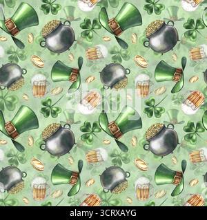 Motivo senza cuciture per il giorno di San Patrizio. Illustrazione ad acquerello disegnata a mano. Cappelli di leprecaun, monete in calderone, birra e trifoglio. Su un verde Foto Stock