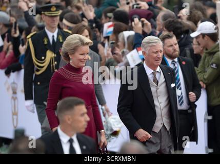 Lussemburgo, Lussemburgo. 3 ottobre 2025. La coppia reale belga Philippe e Matilde camminano per la città dopo il giuramento del nuovo Granduca di Lussemburgo e vengono celebrate dal pubblico. Credito: Harald Tittel/dpa/Alamy Live News Foto Stock