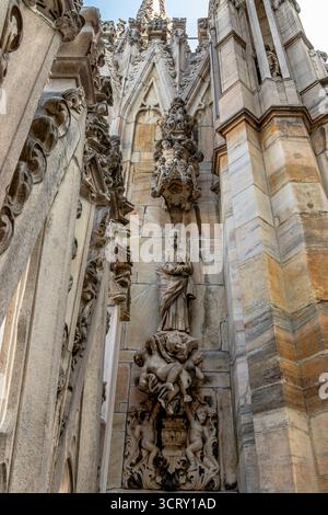 Statue sulla facciata ornamentale del Duomo di Milano, del Duomo di Milano, di Milano, dell'Italia Foto Stock