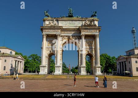 Arco della Pace, un arco di trionfo nel centro di Piazza Sempione a Milano Foto Stock