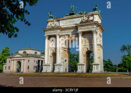 Arco della Pace, un arco di trionfo nel centro di Piazza Sempione a Milano Foto Stock