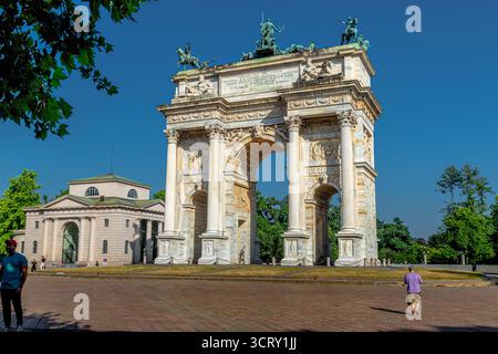 Arco della Pace, un arco di trionfo nel centro di Piazza Sempione a Milano Foto Stock