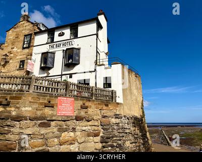 L'Hotel Baia di Robin Hood's Bay, North Yorkshire, Inghilterra, Regno Unito Foto Stock