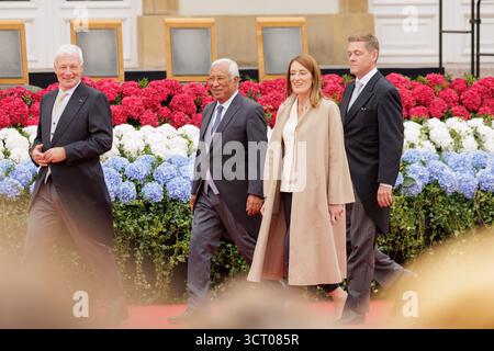 Lussemburgo, Lussemburgo. 3 ottobre 2025. I reali europei tra cui il granduca Enrico, il granduca ereditario Guillaume e la granduchessa ereditaria Stéphanie di Lussemburgo, la granduchessa Maria Teresa, il re Filippo e la regina Matilde del Belgio, la principessa Elisabetta del Belgio, il re Willem-Alexander e la regina Maxima dei Paesi Bassi, e Lydie Polfer, sindaco di Lussemburgo, partecipano alle celebrazioni presso il municipio (Hôtel de Ville) in Place Guillaume II a Lussemburgo, il 3 ottobre 2025. Crediti: Aleksandr Nagornyi/Alamy Live News Foto Stock