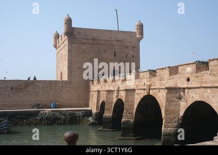 I bastioni o le mura della fortezza Essaouira Marocco Foto Stock