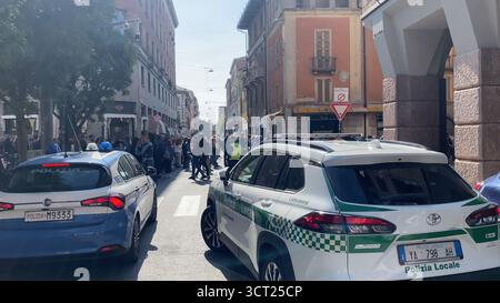 Cremona, Italia - 3 ottobre 2025 attivisti e cittadini si riuniscono a Cremona Italia per la dimostrazione di guerra pace e solidarietà a Gaza Foto Stock