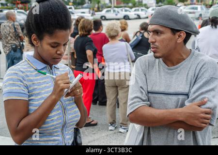 Miami Florida, Latin Grammys all'American Airline Arena, residenti curiosi, manifestanti designati area di protesta, i visitatori viaggio tour turistico Foto Stock