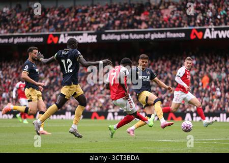 Emirates Stadium, Londra, Regno Unito. 4 ottobre 2025. Premier League Football, Arsenal contro West Ham United; Bukayo Saka dell'Arsenal segna al 24° minuto ma il gol è stato immediatamente escluso per fuorigioco Credit: Action Plus Sports/Alamy Live News Foto Stock