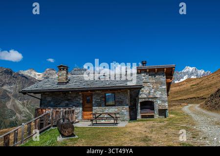 Da Cervinia a Cheneil, affascinante cittadina del comune di Valtournenche Foto Stock