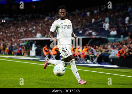 MADRID, SPAGNA - 04 OTTOBRE: Vinicius Junior del Real Madrid durante la partita LaLiga EA Sports tra il Real Madrid CF e il Villarreal CF all'Estadio Santiago Bernabeu il 4 ottobre 2025 a Madrid, Spagna. (Foto di QSP) credito: QSP/Alamy Live News Foto Stock