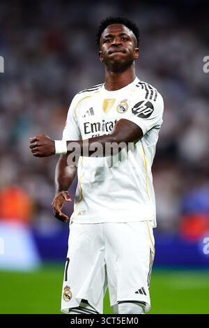 MADRID, SPAGNA - 04 OTTOBRE: Vinicius Junior del Real Madrid festeggia dopo aver segnato il primo gol della sua squadra durante la partita LaLiga EA Sports tra il Real Madrid CF e il Villarreal CF all'Estadio Santiago Bernabeu il 4 ottobre 2025 a Madrid, Spagna. (Foto di QSP) credito: QSP/Alamy Live News Foto Stock