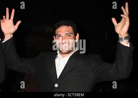 Il quarterback dei New York Jets Mark Sanchez visita nel backstage il cast di 'Billy Elliot the Musical' dopo aver visto lo spettacolo di Broadway all'Imperial Theatre di New York City il 16 febbraio 2010. Foto di Henry McGee/MediaPunch Foto Stock