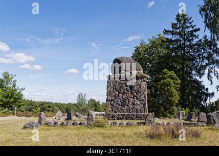 Hermann Loens Denkmal am Wietzer Berg a der Lueneburger Heide. Suedheide, Niedersachsen, Deutschland Foto Stock