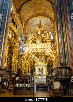 L'altare maggiore d'oro e d'argento della Cattedrale di Santiago di Compostela Foto Stock