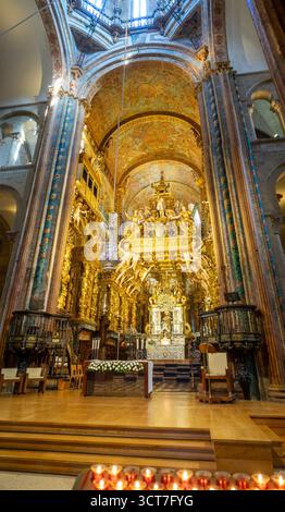Veduta di Gneral dell'altare maggiore della Cattedrale di Santiago de Compostela Foto Stock
