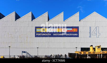 Esterno del Boathouse 4 a Portsmouth Historic Dockyard Hampshire Inghilterra Regno Unito Foto Stock