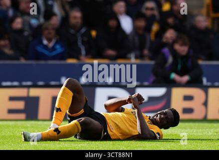Marshall Munetsi dei Wolverhampton Wanderers sta soffrendo durante la partita di Premier League al Molineux Stadium di Wolverhampton. Data foto: Domenica 5 ottobre 2025. Foto Stock