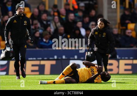 Marshall Munetsi dei Wolverhampton Wanderers sta soffrendo durante la partita di Premier League al Molineux Stadium di Wolverhampton. Data foto: Domenica 5 ottobre 2025. Foto Stock