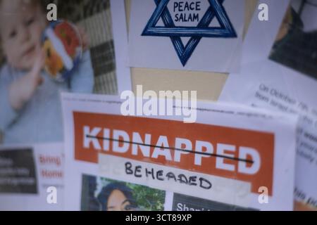 Edimburgo, Scozia, 5 ottobre 2025. La comunità ebraica della Scozia tiene una veglia, alla presenza del primo ministro della Scozia John Swinney, e del rabbino capo della Scozia Moshe Rubin, il giorno 730 degli ostaggi israeliani tenuti a Gaza, in Palestina, dal gruppo terroristico Hamas, a Edimburgo, in Scozia, il 5 ottobre 2025. Foto Stock