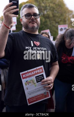 Edimburgo, Scozia, 5 ottobre 2025. La comunità ebraica della Scozia tiene una veglia, alla presenza del primo ministro della Scozia John Swinney, e del rabbino capo della Scozia Moshe Rubin, il giorno 730 degli ostaggi israeliani tenuti a Gaza, in Palestina, dal gruppo terroristico Hamas, a Edimburgo, in Scozia, il 5 ottobre 2025. Foto Stock