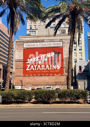 Il murale di Zatarain al Queen and Crescent Hotel nel centro di New Orleans Foto Stock