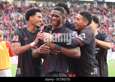Leverkusen, Germania. 4 ottobre 2025. Kofane Christian (B04, M), goal Celebration 2-0, Leverkusen, Germania, 4 ottobre 2025, Bundesliga, Matchday 6, Bayer 04 Leverkusen vs. 1.FC Union Berlin. LE NORMATIVE DFL VIETANO QUALSIASI USO DI FOTOGRAFIE COME SEQUENZE DI IMMAGINI E/O QUASI-VIDEO crediti: Juergen Schwarz/Alamy Live News Foto Stock