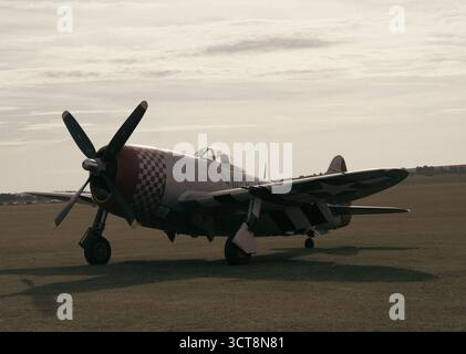 Aereo da caccia North American P-51 Mustang in pista all'aeroporto di Duxford Foto Stock