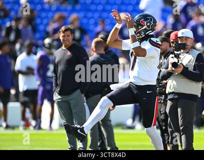 Baltimora, Stati Uniti. 5 ottobre 2025. Il quarterback degli Houston Texans C.J. Stroud (7) gestì durante il riscaldamento prima di affrontare i Baltimore Ravens all'M&T Bank Stadium di Baltimora, Maryland, domenica 5 ottobre 2025. Foto di David Tulis/UPI credito: UPI/Alamy Live News Foto Stock