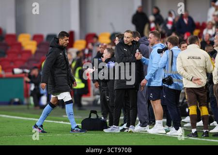 LONDRA, Regno Unito - 5 ottobre 2025: Rodrigo del Manchester City dopo la partita di Premier League tra Brentford FC e Manchester City FC al Gtech Community Stadium (credito: Craig Mercer/ Alamy Live News) Foto Stock