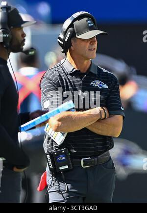 Baltimora, Stati Uniti. 5 ottobre 2025. Il capo-allenatore dei Baltimore Ravens John Harbaugh ha combattuto contro gli Houston Texans durante il secondo quarto all'M&T Bank Stadium di Baltimora, Maryland, domenica 5 ottobre 2025. Foto di David Tulis/UPI credito: UPI/Alamy Live News Foto Stock