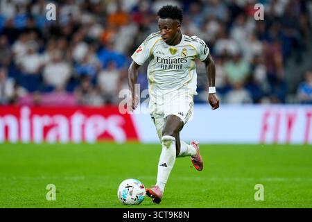 Vinicius Junior del Real Madrid CF durante la Liga EA Sports match tra il Real Madrid CF e il Villarreal CF giocato allo stadio Santiago Bernabeu il 4 ottobre 2025 a Madrid. (Foto di Cesar Cebolla / PRESSIN) Foto Stock
