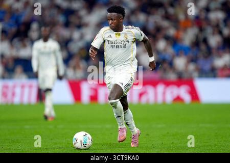 Vinicius Junior del Real Madrid CF durante la Liga EA Sports match tra il Real Madrid CF e il Villarreal CF giocato allo stadio Santiago Bernabeu il 4 ottobre 2025 a Madrid. (Foto di Cesar Cebolla / PRESSIN) Foto Stock