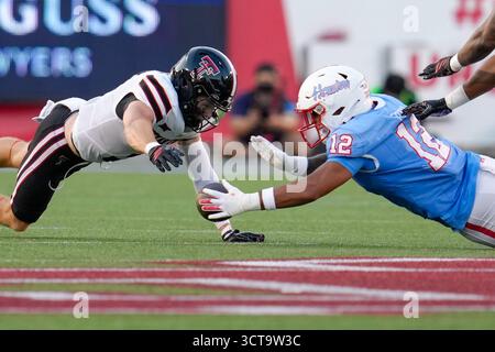 Houston, Texas, Stati Uniti. 4 ottobre 2025. Il wide receiver del Texas Tech Coy Eakin (3) e il linebacker di Houston Sione Fotu (12) si tuffarono per un pallone libero durante la prima metà di una partita di football tra gli Houston Cougars e i Texas Tech Red Raiders il 4 ottobre 2025 a Houston, Texas. Texas Tech ha vinto, 35-11. (Credit Image: © Scott Coleman/ZUMA Press Wire) SOLO PER USO EDITORIALE! Non per USO commerciale! Foto Stock