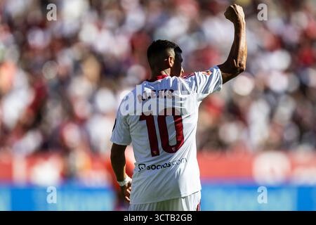 Siviglia, Spagna, Spagna. 5 ottobre 2025. Alexis SANCHEZ del Sevilla FC celebra il suo gol durante la partita di LaLiga tra Sevilla FC e FC Barcelona al Ramon Sanchez-Pizjuan Stadium il 5 ottobre 2025 a Siviglia, in Spagna. Rafael Roman (immagine di credito: © Matthieu Mirville/ZUMA Press Wire) SOLO PER USO EDITORIALE! Non per USO commerciale! Foto Stock