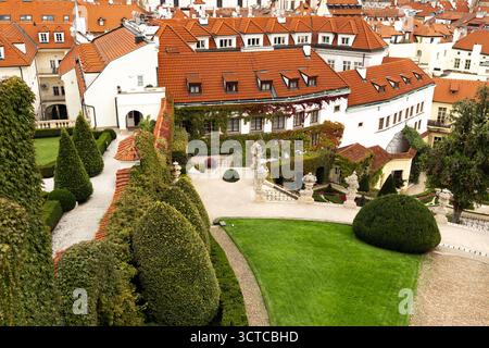 Giardino Vrtba (Vrtbovska zahrada) a Praga con vegetazione lussureggiante Foto Stock