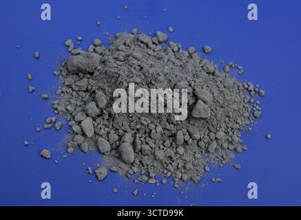 La polvere di zinco è un elemento chimico con il simbolo Zn e il numero atomico 30 Foto Stock