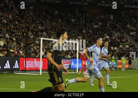 Los Angeles, USA, 5 ottobre 2025. Denis Bouanga del Los Angeles FC festeggia con il compagno di squadra Son Heung-min dopo aver segnato durante la partita MLS contro Foto Stock