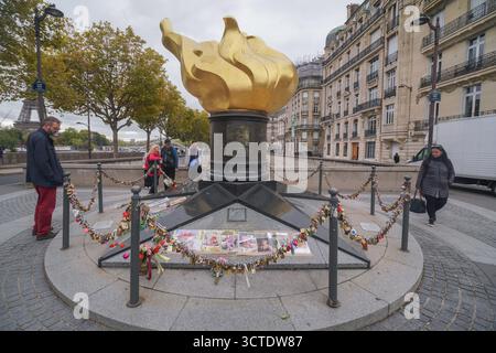 Liberty Flame memoriale non ufficiale alla principessa Diana Above, Pont de l'Alma (Alma Bridge) Parigi, Francia Foto Stock