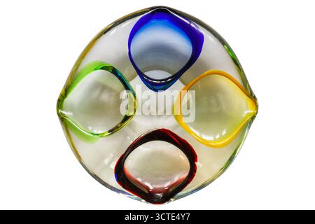Posacenere vintage multicolore in vetro di Murano circa 1965 isolato su sfondo bianco - vetreria di Murano, Italia, Italia Foto Stock