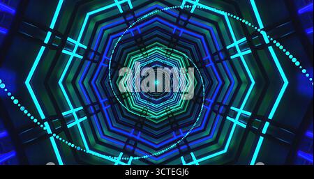 Le colorate luci al neon creano un effetto tunnel mozzafiato, caratterizzato da motivi esagonali con verdi e blu vivaci. Il design offre un visu affascinante Foto Stock