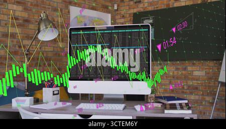 Visualizzazione di un monitor a schermo piatto che mostra i grafici delle scorte sulla scrivania dell'ufficio loft, con lavagna e lampada Foto Stock